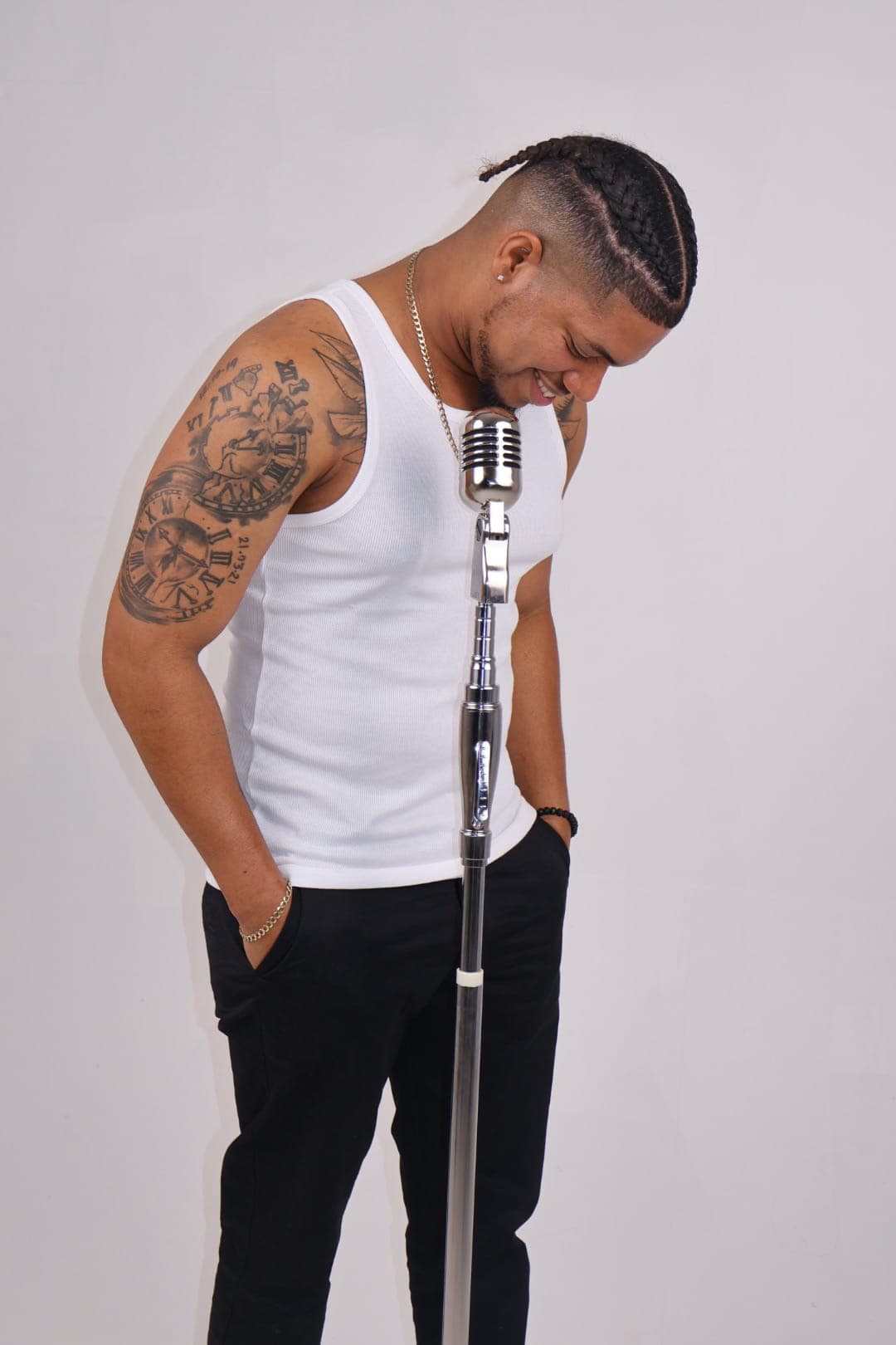 El Yane — Sonrisa de estudio